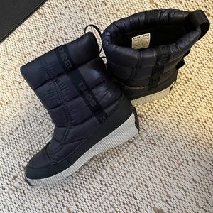 Sorel black boots